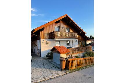 Gepflegtes EFH mit Einliegerwohnung, Wintergarten & PV-Anlage - Landau an der Isar