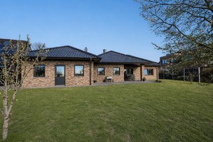 Charmanter Bungalow mit Garage, Terrasse und Garten - Westoverledingen