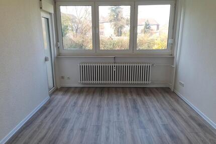 Renovierte 3-Zimmer-Erdgeschosswohnung mit Balkon zu vermieten! - Duisburg Hamborn