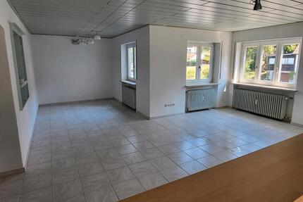 4-Zi.-Wohnung in Moosthenning, ca. 130qm, 2 Stellpl.+2 Balkone