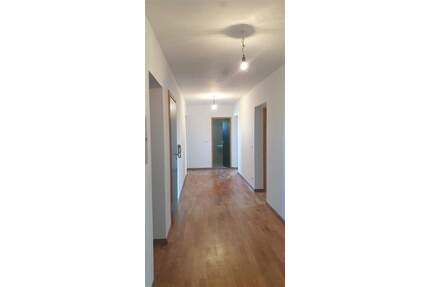 Eggstätt: Erstbezug nach Sanierung 3-Zimmerwohnung mit Balkon - Eggstädt