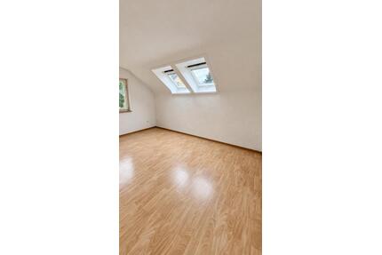 Helle 2-Zimmer DG Wohnung mit Rosenstein-Blick - Heubach