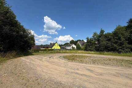 Sonniges Baugrundstück in der Nähe von Freiberg - mit viel Raum für individuelle Gestaltung - Brand-Erbisdorf / Langenau