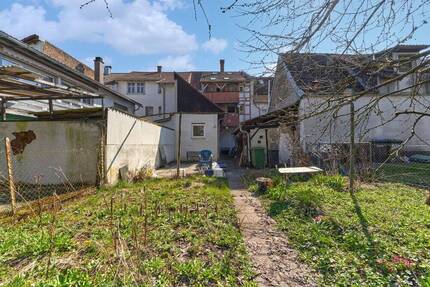 Historisches Stadthaus mit Um- und Ausbaupotential in zentrumsnaher Lage in 79183 Waldkirch
