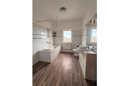 3 Raum Wohnung EBK mit Balkon - 420,00&nbsp;EUR Kaltmiete, ca.&nbsp; 86,00&nbsp;m&sup2; in Magdeburg (PLZ: 39118) Lemsdorf