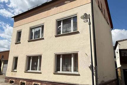 Mehrfamilienhaus mit Ausbaupotenzial - Lichtenstein/Sachsen