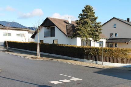 Renoviertes Einfamilienhaus mit Garten in Mallersdorf-Pfaffenberg