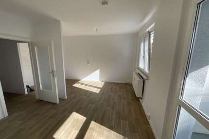 Wohnung zum Mieten in Halle 375,00 € 56.98 m²