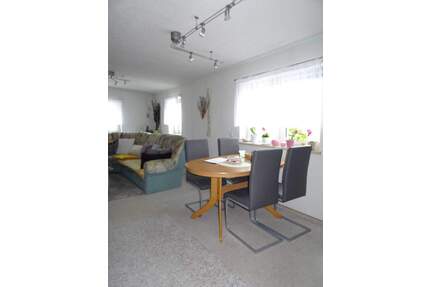 Interessantes Zweifamilienwohnhaus mit Keller und Garage in Zeulenroda - Zeulenroda-Triebes