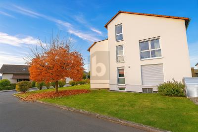 FRISCH RENOVIERT  SCHÖNE AUSSICHT MIT STELLPLATZ - Bad Emstal