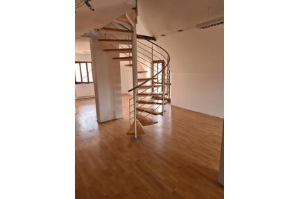 Wohnung mit Empore und Balkon - 1.150,00&nbsp;EUR Kaltmiete, ca.&nbsp; 112,00&nbsp;m&sup2; in Oberstenfeld (PLZ: 71720)