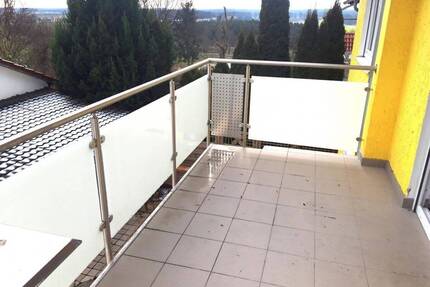 Gepflegte 2 Zimmerwohnung mit Balkon und Stellplatz - möbliert - Amberg Schäflohe