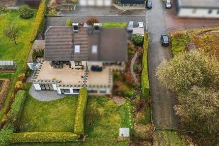 Haus zum Kaufen in Hückeswagen 650.000,00 € 210 m²