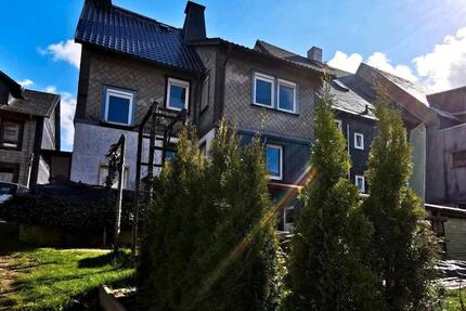 Zweifamilienhaus zu verkaufen - 85.000,00&nbsp;EUR Kaufpreis, ca.&nbsp; 147,00&nbsp;m&sup2; in Neuhaus am Rennweg (PLZ: 98724)