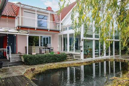 Großzügiges 8-Zi. Haus plus Bungalow, Wintergarten, Garage, 2 Carports in Braunschweig Weststadt