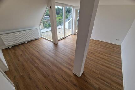 Frisch sanierte helle 4 Raumwohnung + 2 Bäder + Balkon - Auerbach/Vogtland