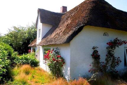 SYLTNÄHE ! Großes Eck-Grundstück mit Altbestand sucht neuen Eigentümer - Niebüll