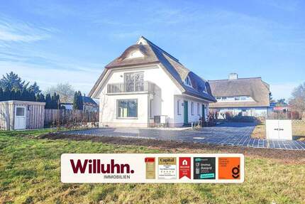 Erstbezug - reetgedeckte Doppelhaushälfte in Born a. Darß