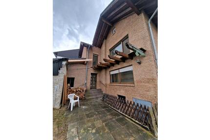 Doppelhaushälfte, Haus - 230.000,00&nbsp;EUR Kaufpreis, ca.&nbsp; 90,00&nbsp;m&sup2; in Grafschaft (PLZ: 53501)