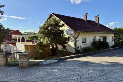 Haus zum Kaufen in Sinsheim Hoffenheim 575.000,00 € 245 m² - Sinsheim / Hoffenheim