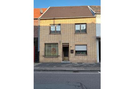 Einfaches Wohn und Geschäftshaus in Hückelhoven Brachelen