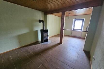 Cozy Home with fireplace and lovley garden in Weilerbach.