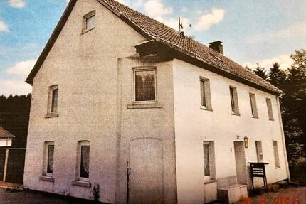 Freistehendes Mehrfamilienhaus Mehrgenerationenhaus mit 8 Garag - Halver