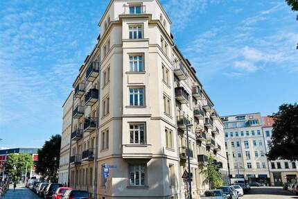 Bezugsfrei - ZentrumOst - Tolle 2-Zi.-Whg., 2 Balkone, ParkettFuBoHeizg. und Aufzug - Leipzig Neustadt-Neuschönefeld