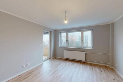 **FRISCH RENOVIERT** Moderne 2-Zimmer-Wohnung mit EBK, BALKON und stilvollem Duschbad in Marienfelde - Berlin Tempelhof-Schöneberg
