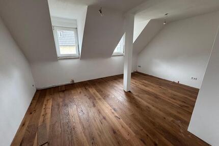 Kernsanierten 2 Zimmer Wohnung mit Eichenparkett in Stuttgart