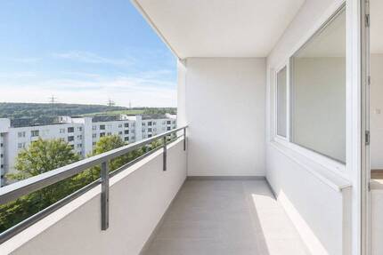 Renovierte, helle und bezugsfreie 3 Zi. Wohnung mit Weitblick (Erstbezug nach Renovierung) - Nürtingen