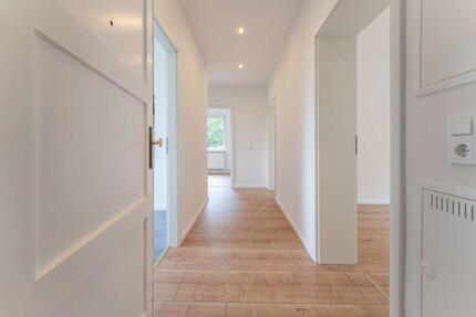 Helle 3-Zimmer-Wohnung Wohnung in Nauen-Berge mit Balkon & Keller