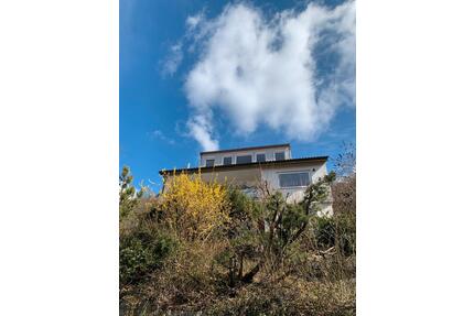 Wohnung am Südhang mit großer sonniger Holzterrasse - Künzelsau