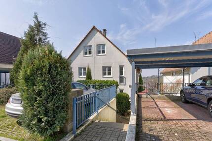 Charmante Split-Level-Hälfte mit bestem Ausblick in Lörrach-Salzert