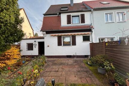 Kleine Doppelhaushälfte, mit viel Potenzial zur Miete - Nürnberg Herrnhütte