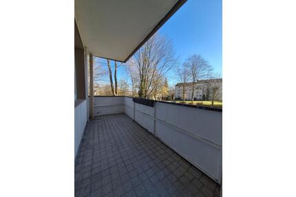 Charmante 2-Zimmer-Erdgeschosswohnung mit überdachtem Balkon - Springe