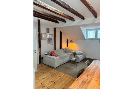 Lichtdurchflutete Dachgeschosswohnung in Ruhrort - Duisburg Laar