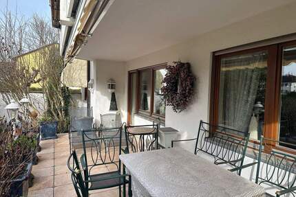 Gartenwohnung mit überdachter Terrasse, Garage und zwei PKW-Stellplätzen - Endingen