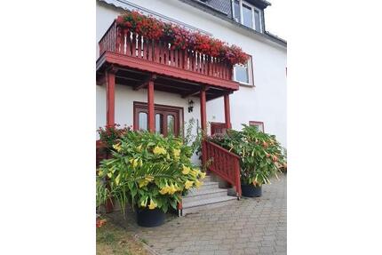 Zweifamilienhaus mit großem Grundstück - Oederan
