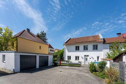 - Voll unterkellertes Einfamilienhaus mit Doppelgarage in Innenstadtlage - - Straubing