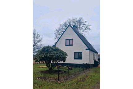 Freistehendes Einfamilienhaus mit großem Grundstück. - Emkendorf