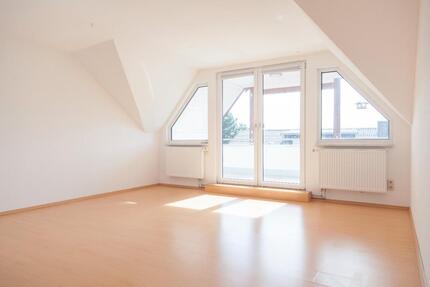 Charmante 3-Zimmer-Dachgeschosswohnung mit Loggia & Stellplatz - Staufenberg