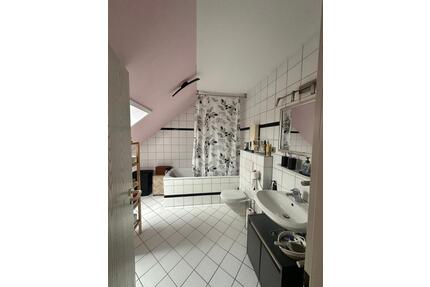 Dachgeschosswohnung mit Galerie in Mönchengladbach ab sofort