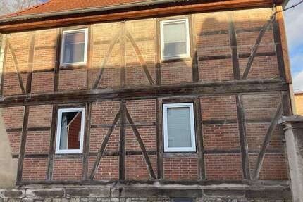 Gemischt genutzte Immobilie mit Wohnen, Gewerbe auf Vierseitenhof in Osterwieck