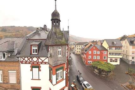 Frei ab sofort 3-Zimmer-Dachgeschosswohnung im 3. Obergeschoss (ohne Aufzug) neue Einbauküche - Traben-Trarbach