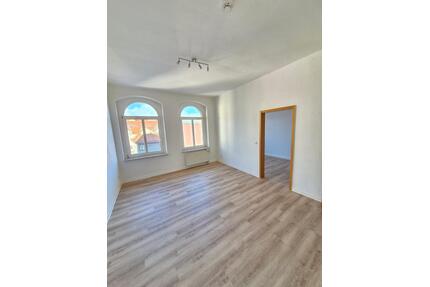 2 Zimmerwohnung mit neuem Fußboden und neuem Bad - Neustadt an der Orla