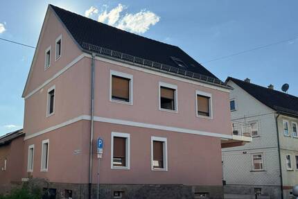 DIE GELEGENHEIT FÜR IHRE ALTERSVORSORGE --- TOP 7 FAMILIENHAUS ---- GUT VERMIETET ODER UMWANDLUNG IN EIGENTUMSWOHNUNGEN - Glauburg Stockheim