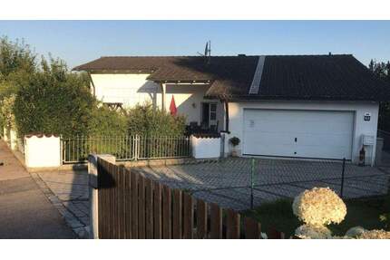 Individuelles Einfamilienhaus mit Pool in Nandlstadt - Provisionsfrei -