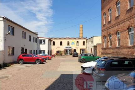 Entwickler aufgepasst: Teilvermietetes Gebäude-Ensemble mit viel Potenzial für Gewerbe & Wohnen - Köthen (Anhalt)