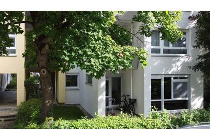 Frisch sanierte Terrassenwohnung mit Gartenanteil und abschließbarem TG-Einzellstellplatz - München / Kleinhadern